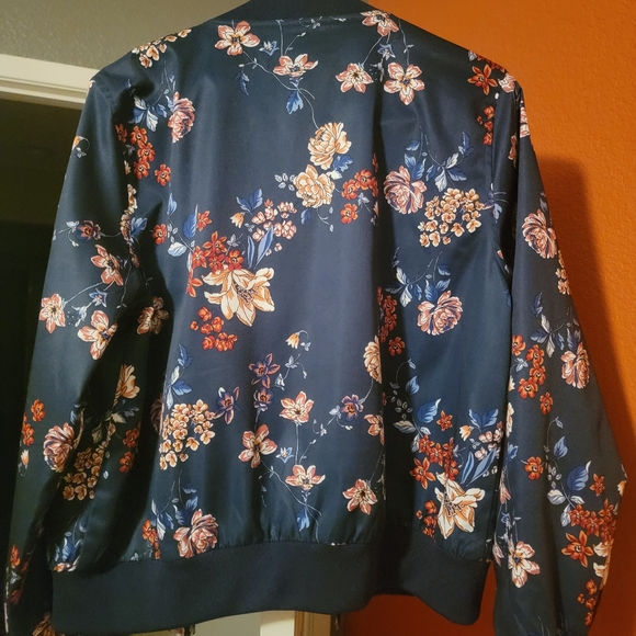 Light weight jacket - Picture 2 of 2